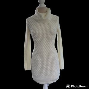VENUS Ivory Turtleneck Sweater